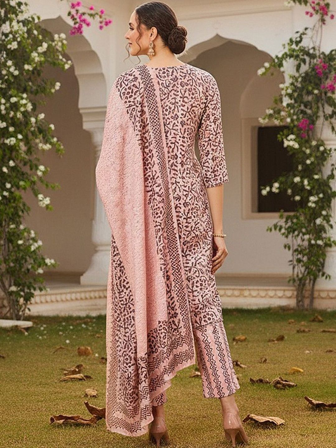 Dhiyona KL Floral Printed Round Neck Straight Kurta With Trousers & Dupatta