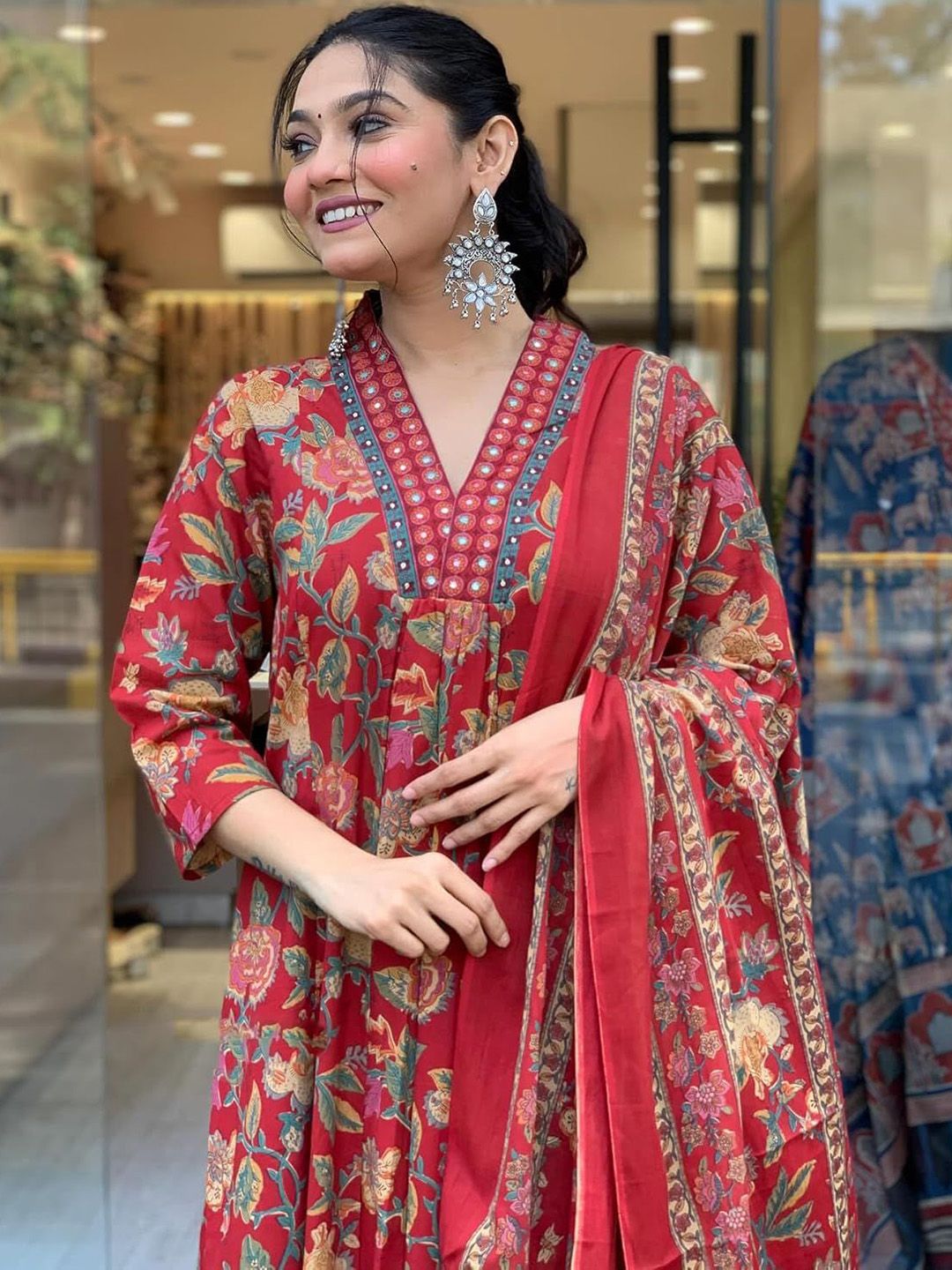 Dhiyona KL Women Floral Printed Regular Pure Cotton Kurta with Trousers & With Dupatta