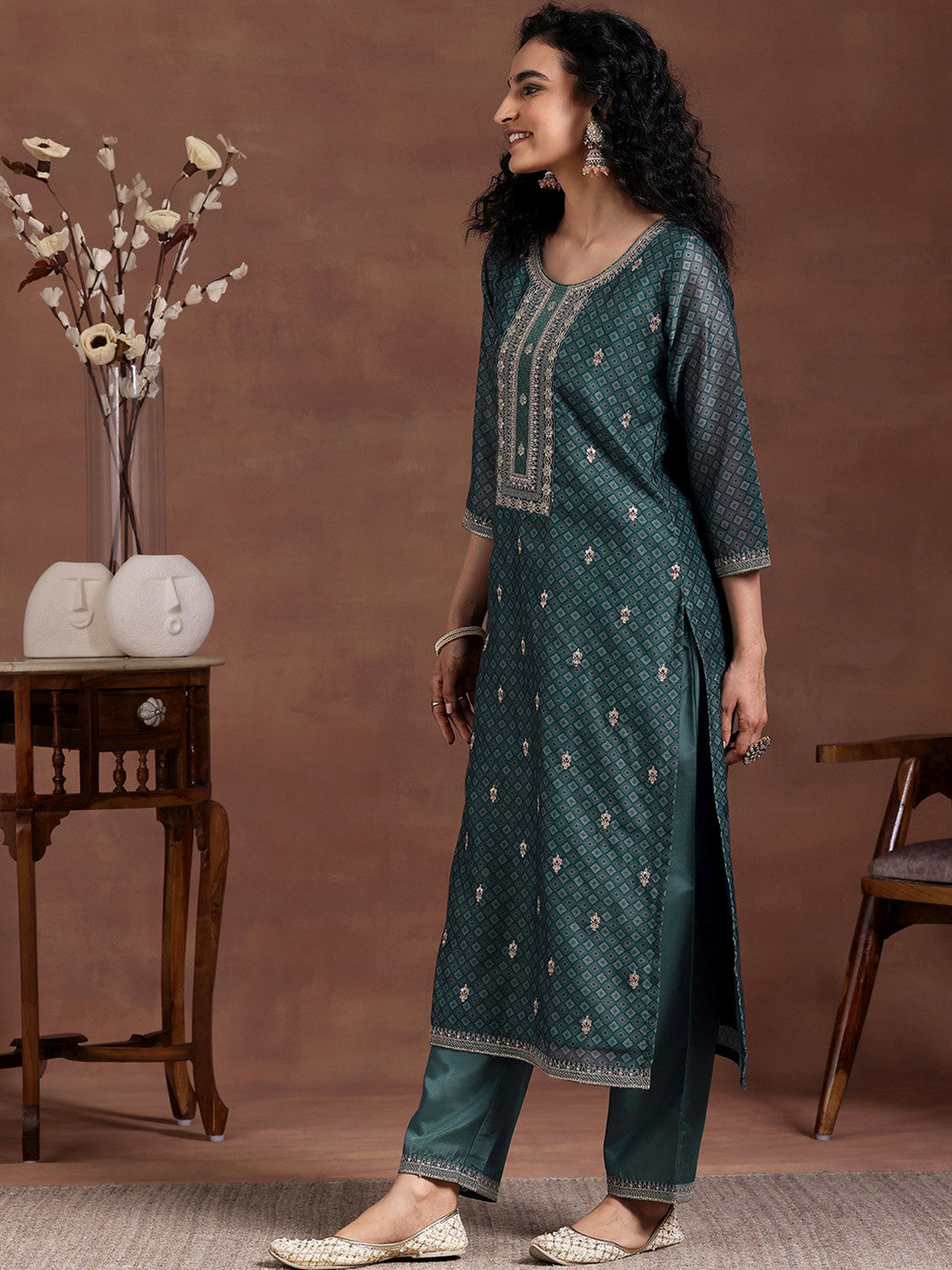 Women Printed Regular Thread Work Kurta with Trousers & With Dupatta