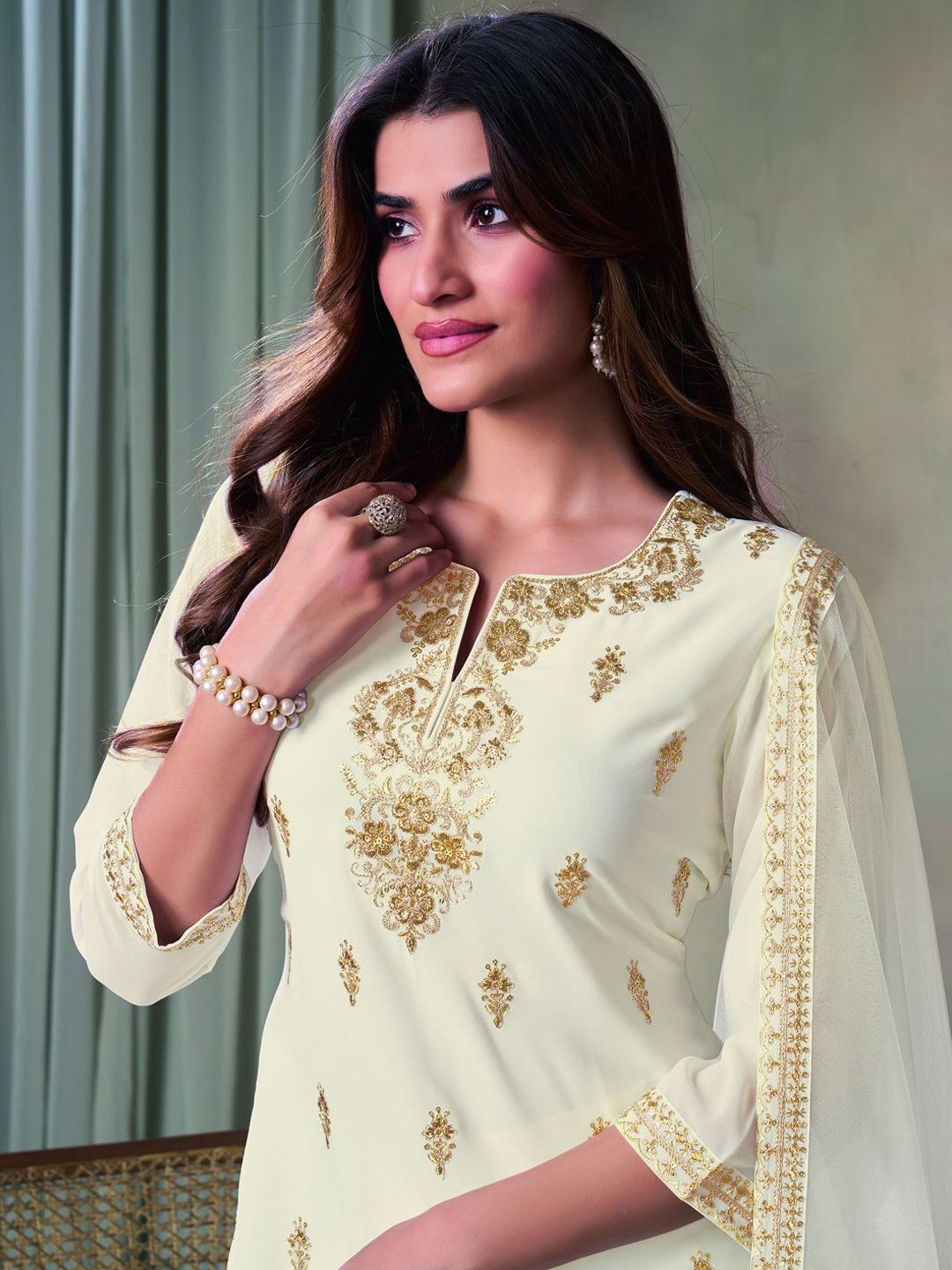 Dhiyona IN Women Floral Zari and Sequinned Embroidered Kurta Set with Dupatta