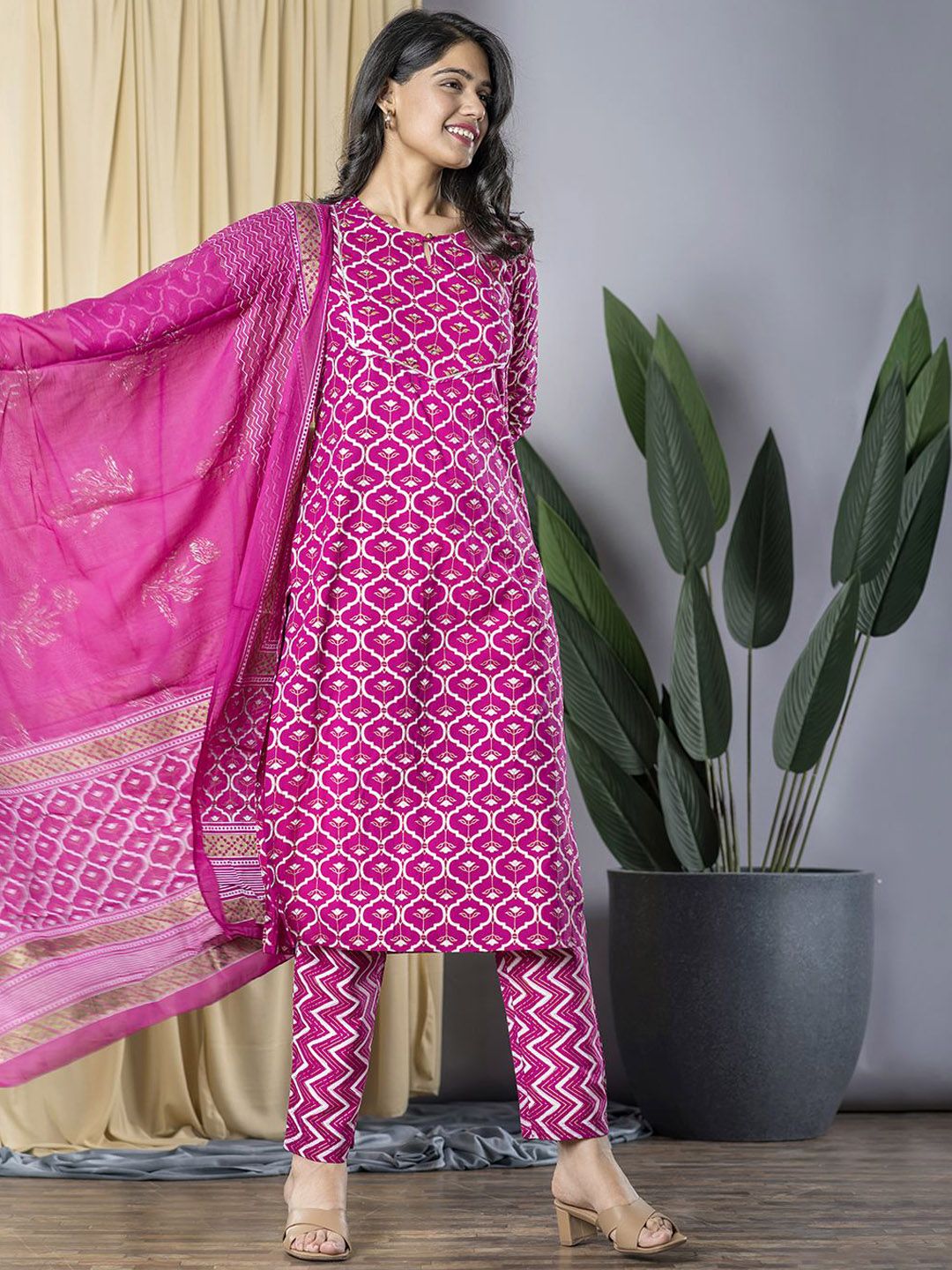 Dhiyona KL Ethnic Motifs Printed Keyhole Neck Straight Kurta With Trousers & Dupatta