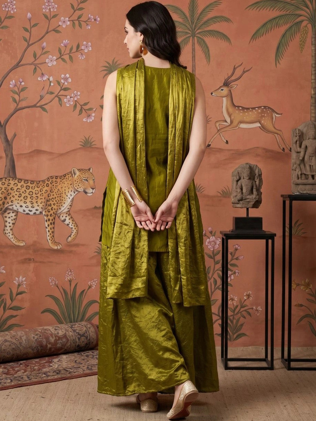 Women Floral Embroidered Regular Thread Work Kurta with Sharara & With Dupatta