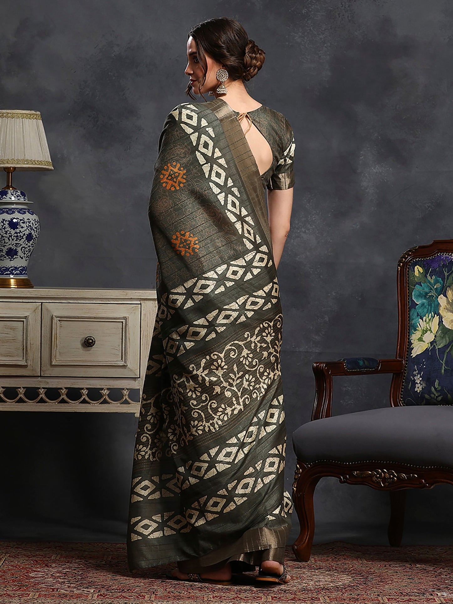 Women's Silk Blend Blue Printed Designer Saree With Blouse Piece