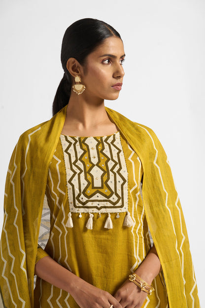 Awaiz Kurta Set