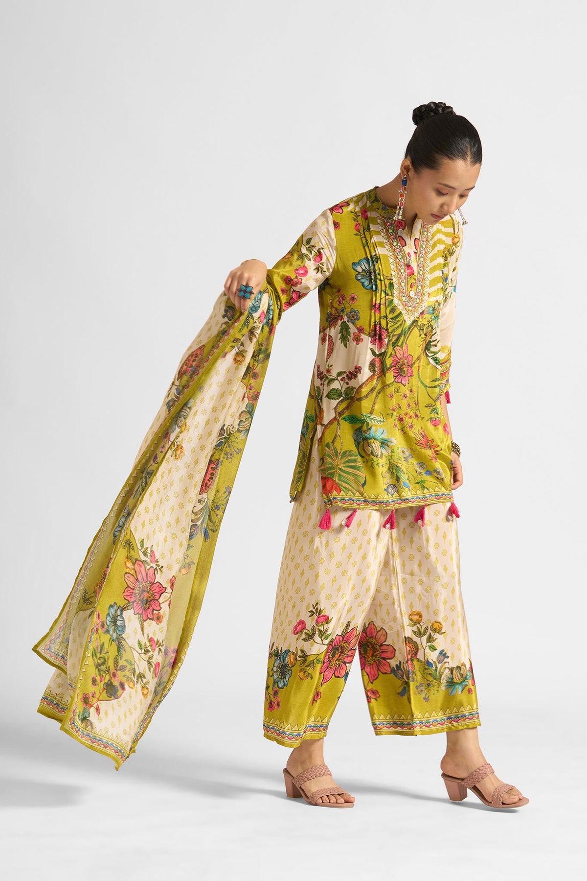 Tahaana Kurta Set