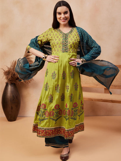Printed Round Neck Kurta & Palazzos With Dupatta