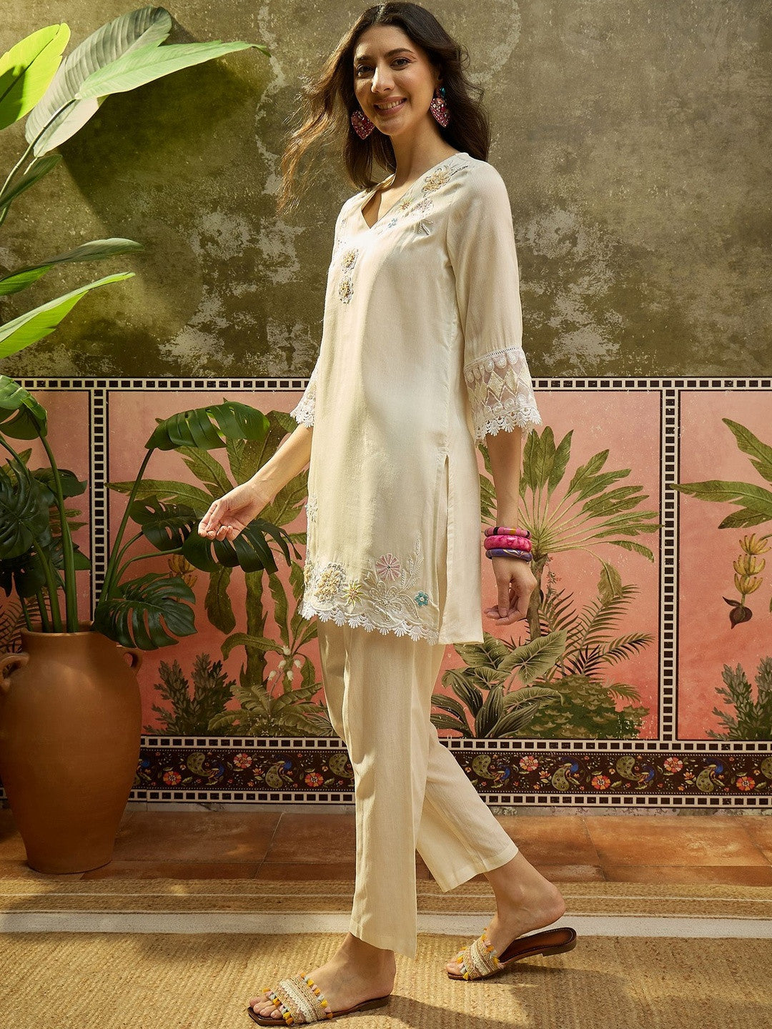 Women Floral Embroidered Regular Thread Work Pure Cotton Kurta with Trousers