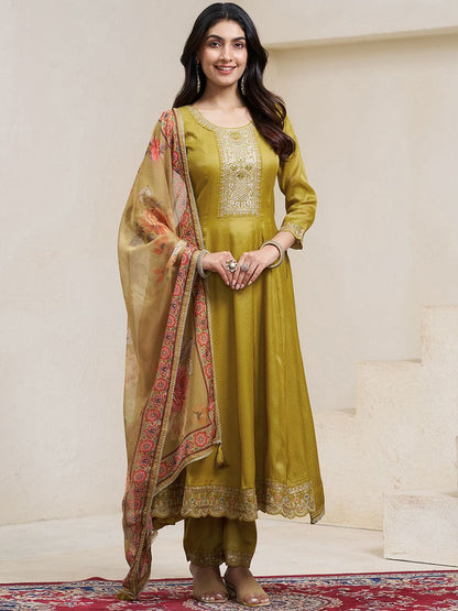 Dhiyona CH Women Floral Printed Kurta with Trousers & Dupatta
