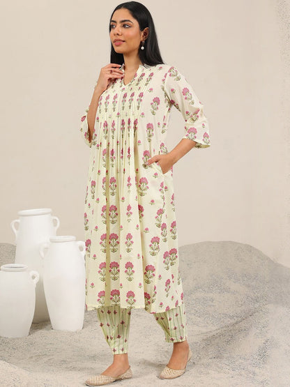 Women Floral Printed A-Line Kurta with Trousers