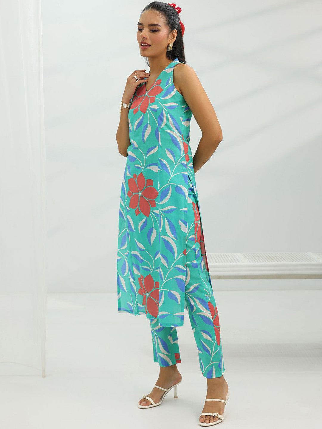 Women Floral Printed Kurta with Trousers