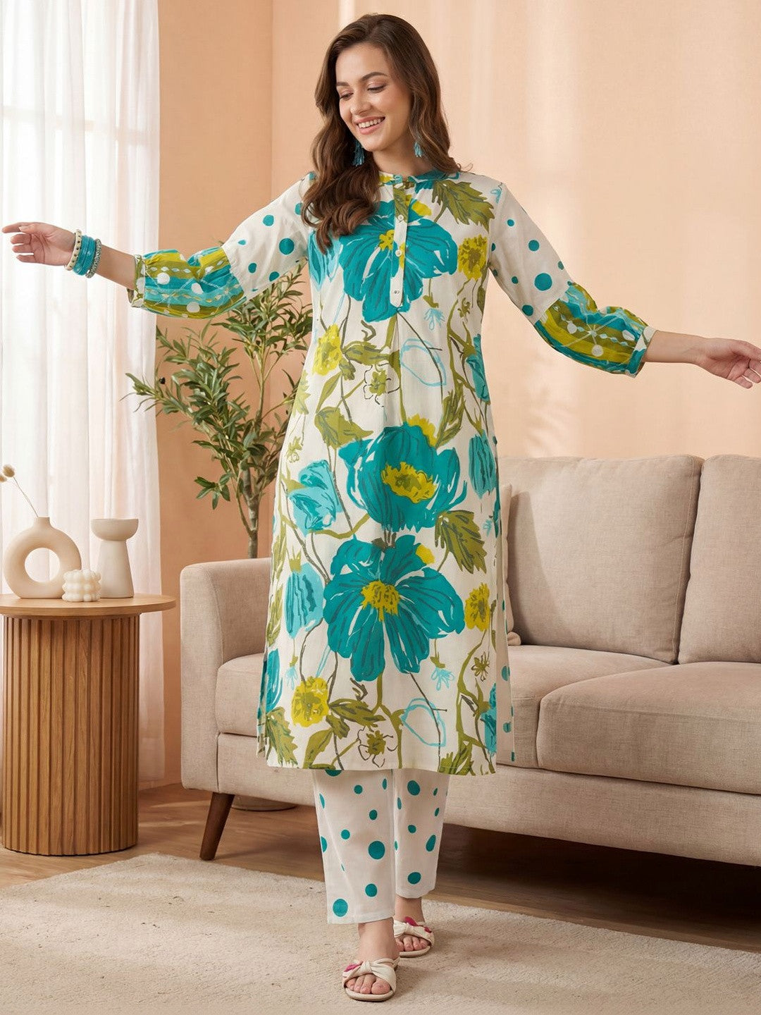 Women Floral Printed Regular Kurta with Trousers