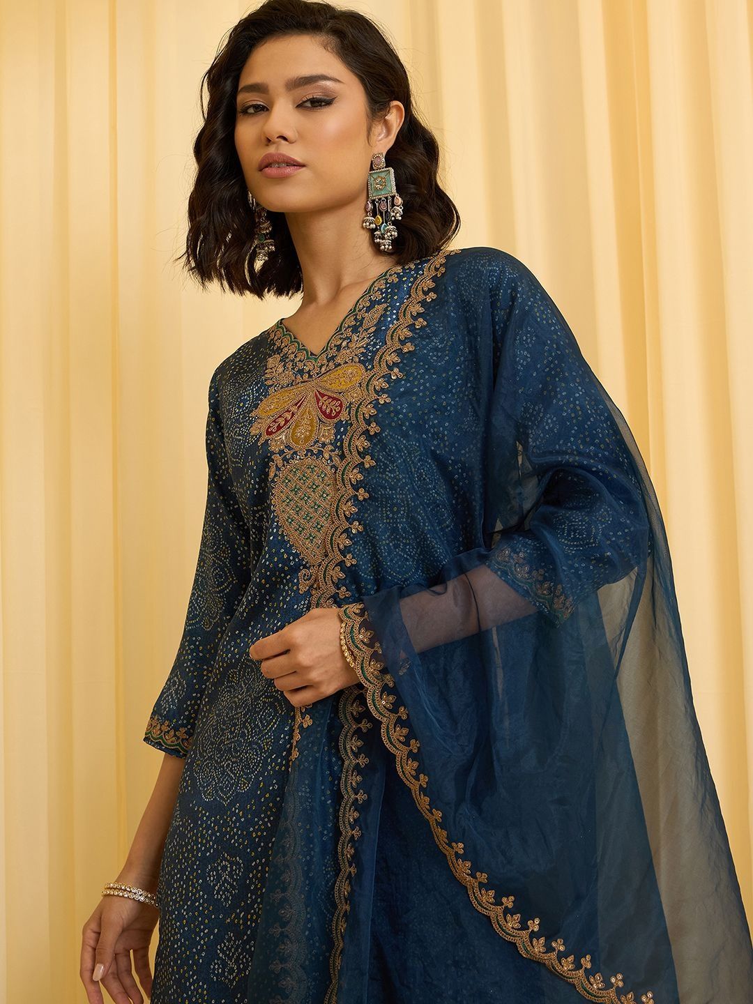 Dhiyona CH Women Ethnic Motifs Printed Regular Thread Work Kurta with Sharara & With Dupatta