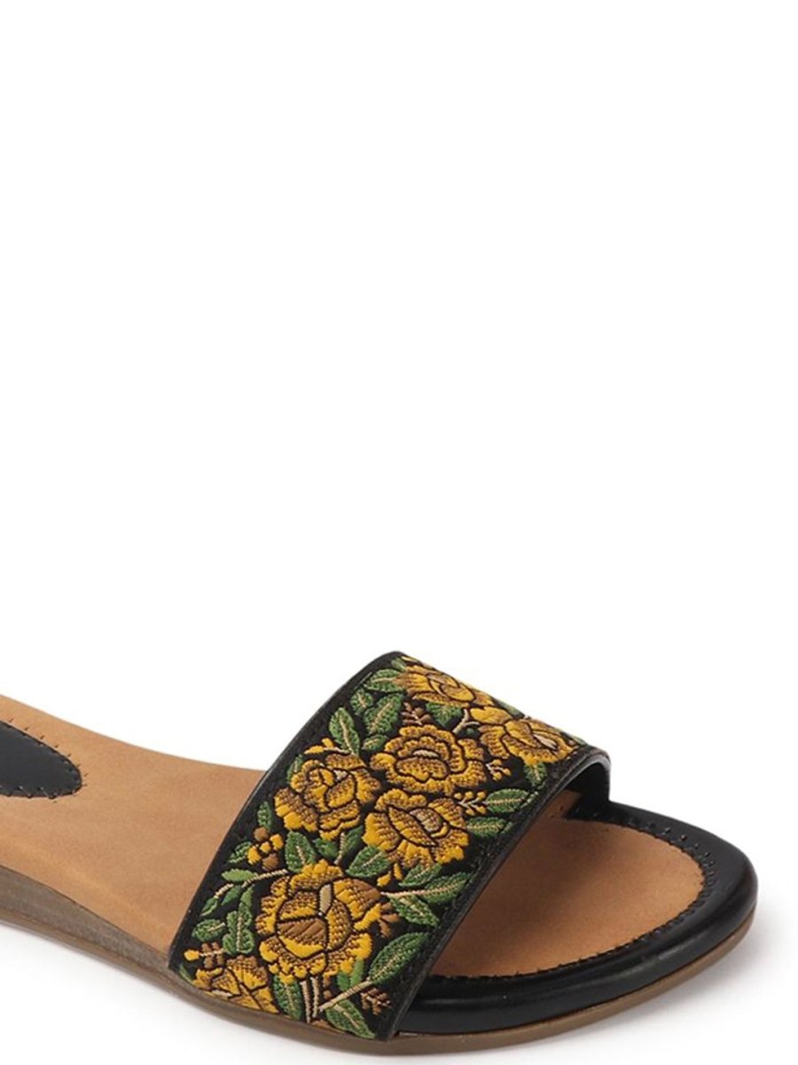 Dhiyona AK Women Embroidered Open Toe Flats