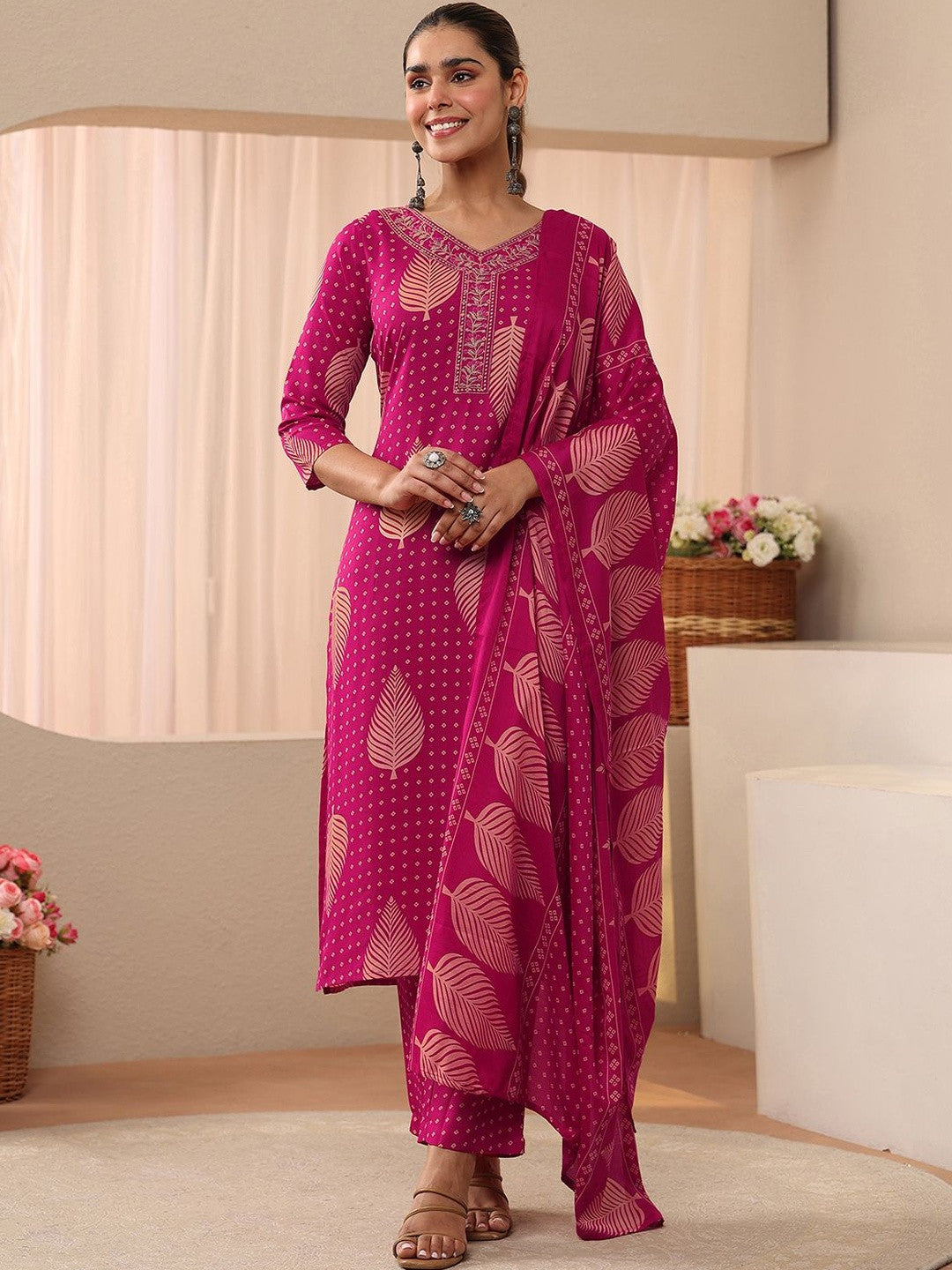 Women Floral Printed Regular Kurta with Trousers & With Dupatta