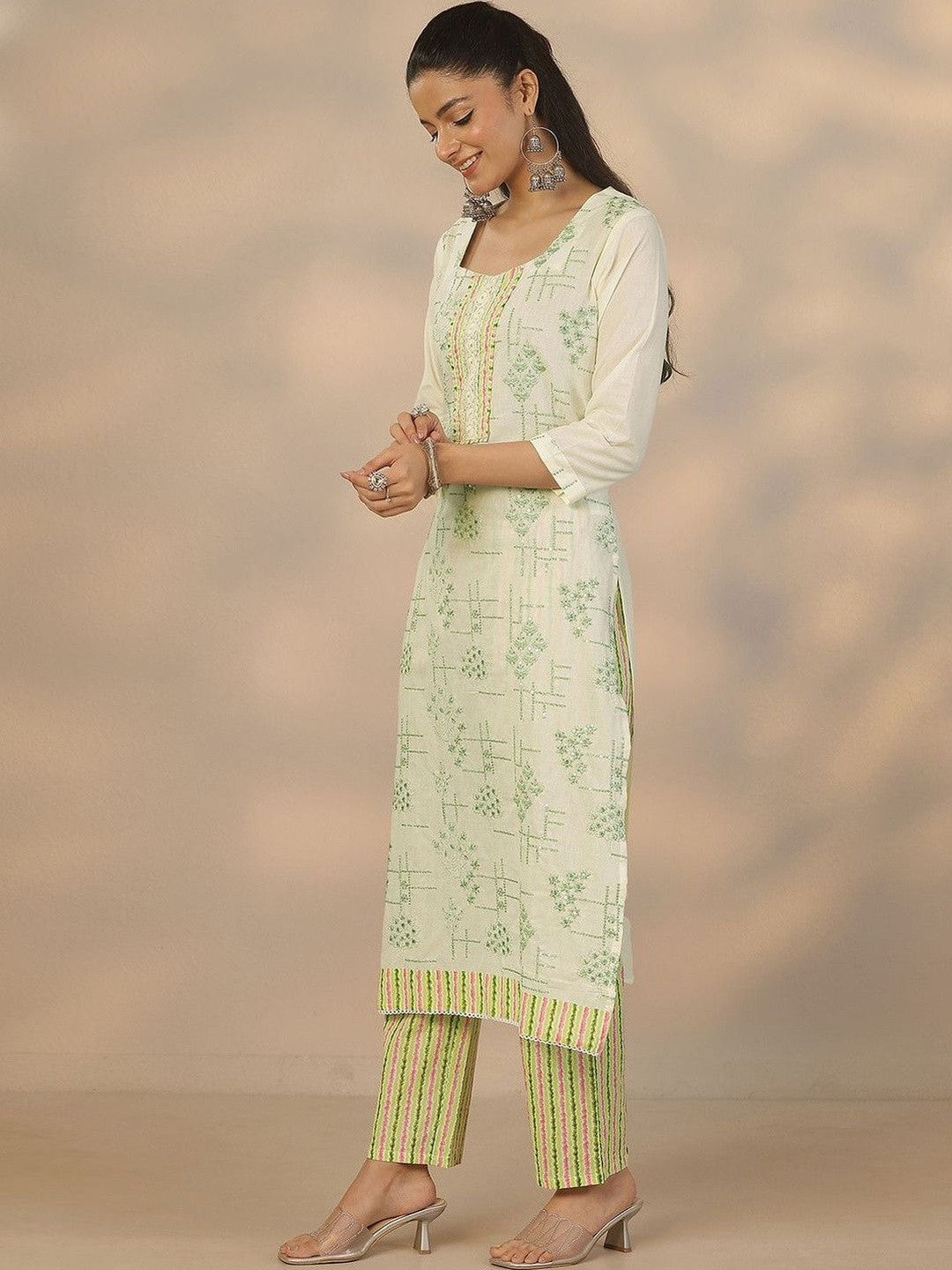 Women Ethnic Motifs Printed Regular Thread Work Kurta with Trousers & With Dupatta