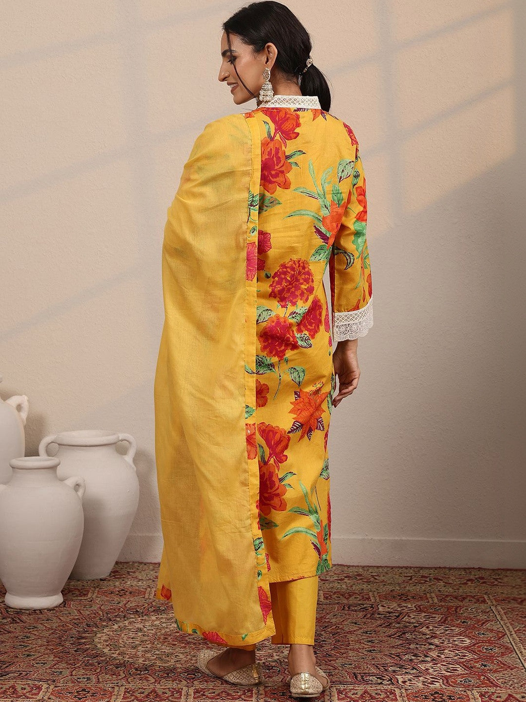 Women Floral Printed Regular Kurta with Trousers & With Dupatta