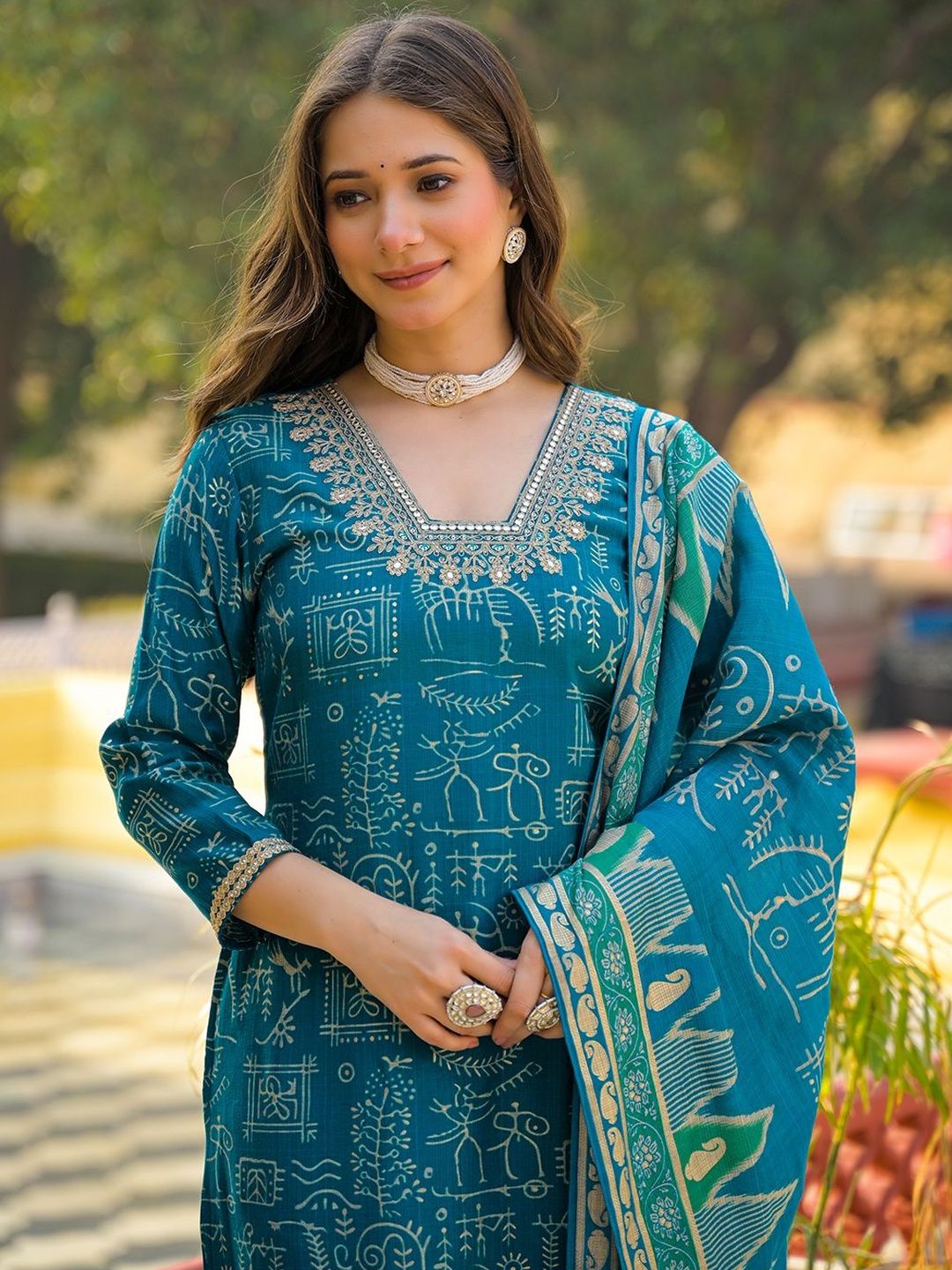 Dhiyona KL Women Ethnic Motifs Printed Regular Thread Work Kurta with Trousers & With Dupatta