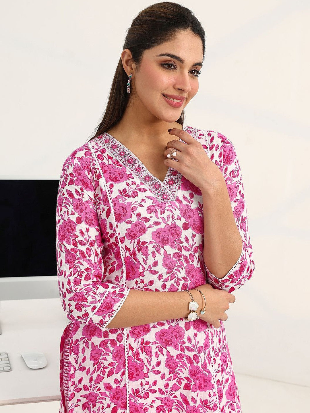 Women Floral Printed Regular Cotton Blend Kurta with Trousers & With Dupatta