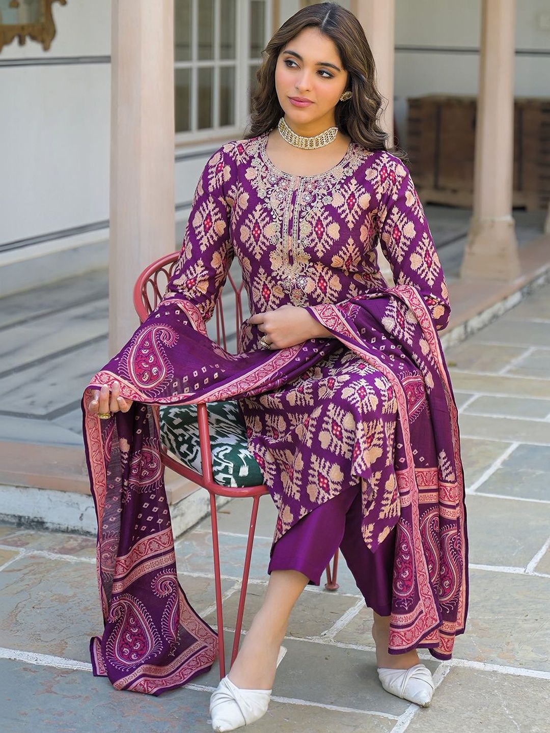 Dhiyona KL Women Ethnic Motifs Printed Regular Thread Work Kurta with Trousers & With Dupatta