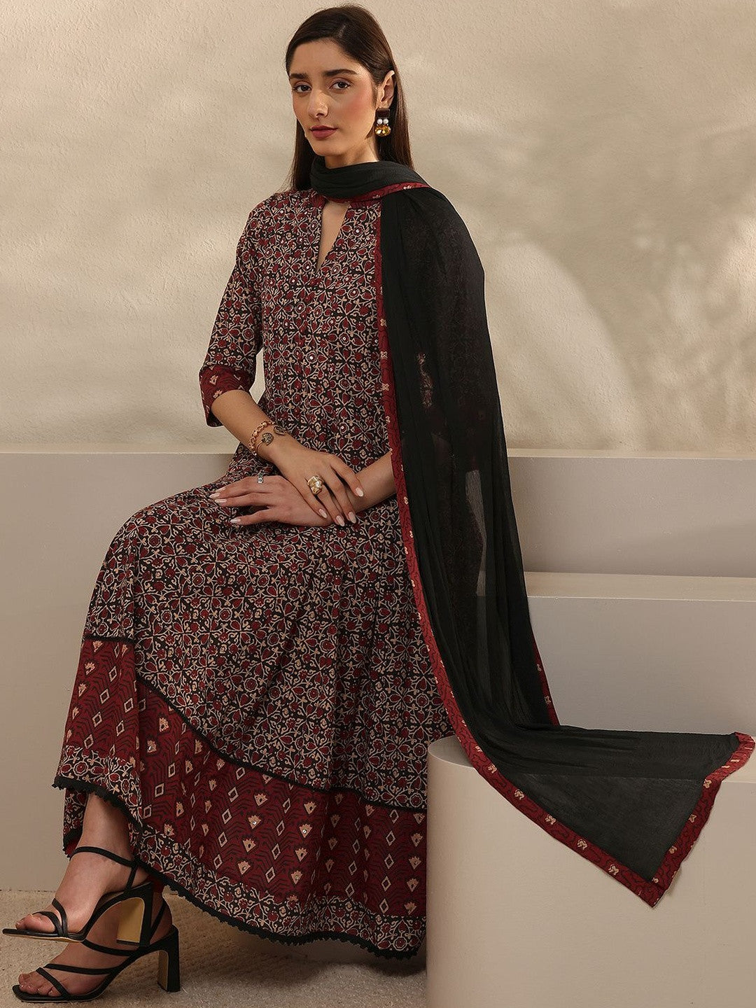 Women Ethnic Motifs Printed Regular Kurta with Trousers & With Dupatta
