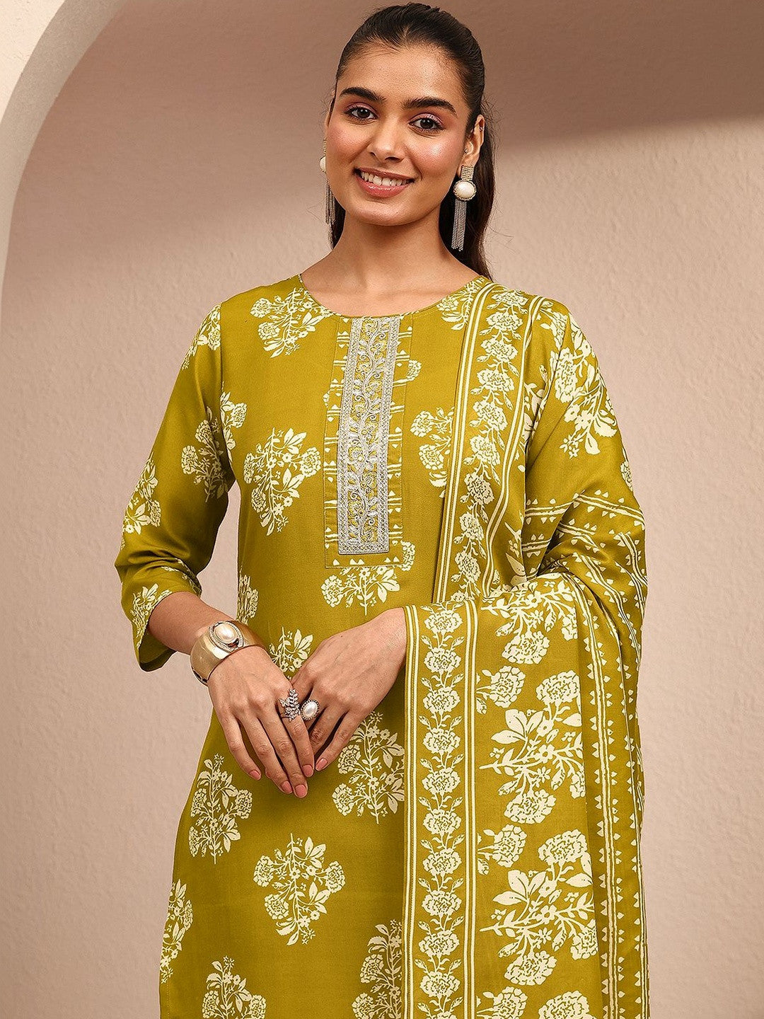 Women Floral Printed Regular Thread Work Kurta with Trousers & With Dupatta