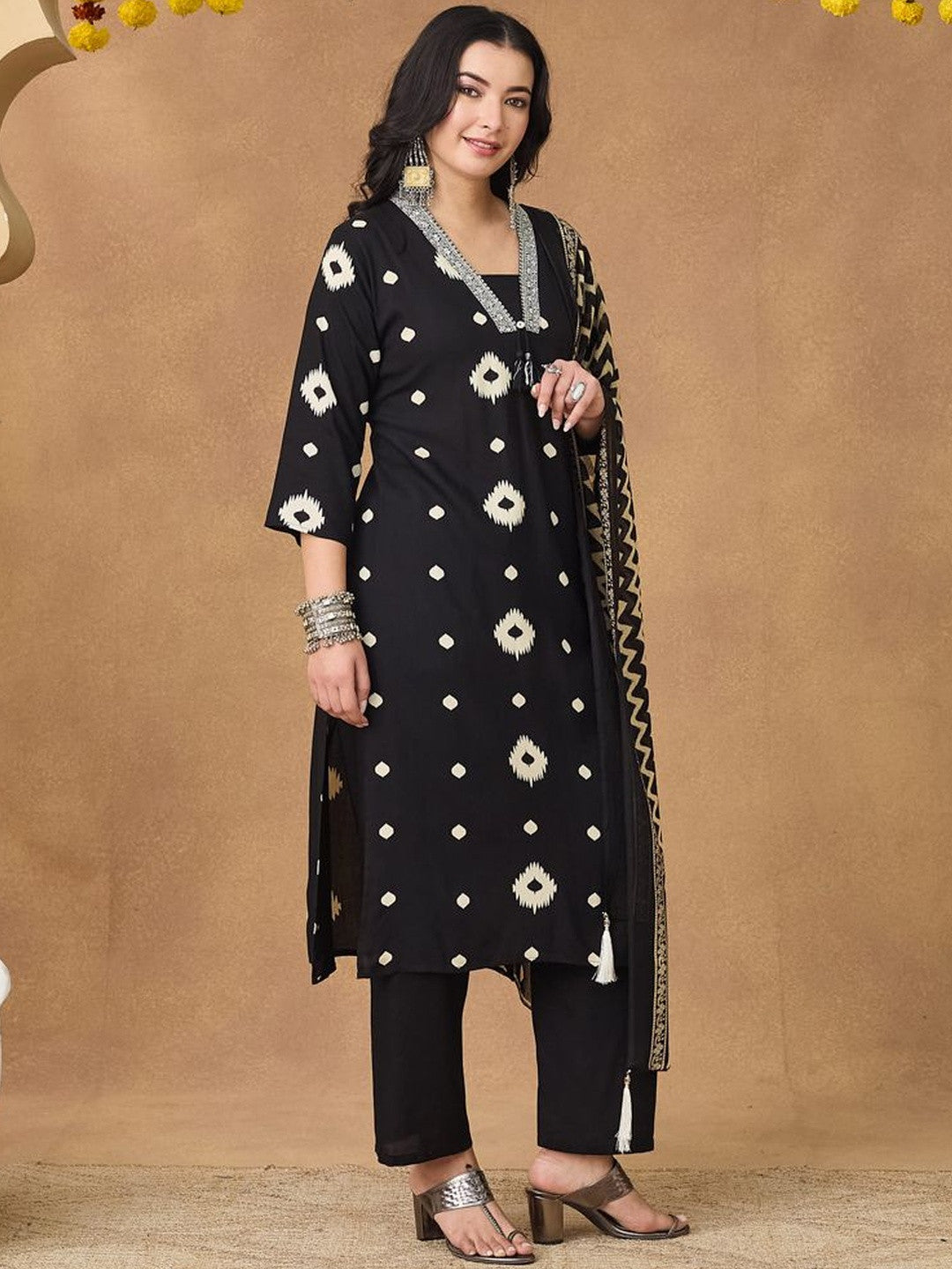 Women Ethnic Ikat Print Embroided Neck Kurta Set With Tasseled Dupatta