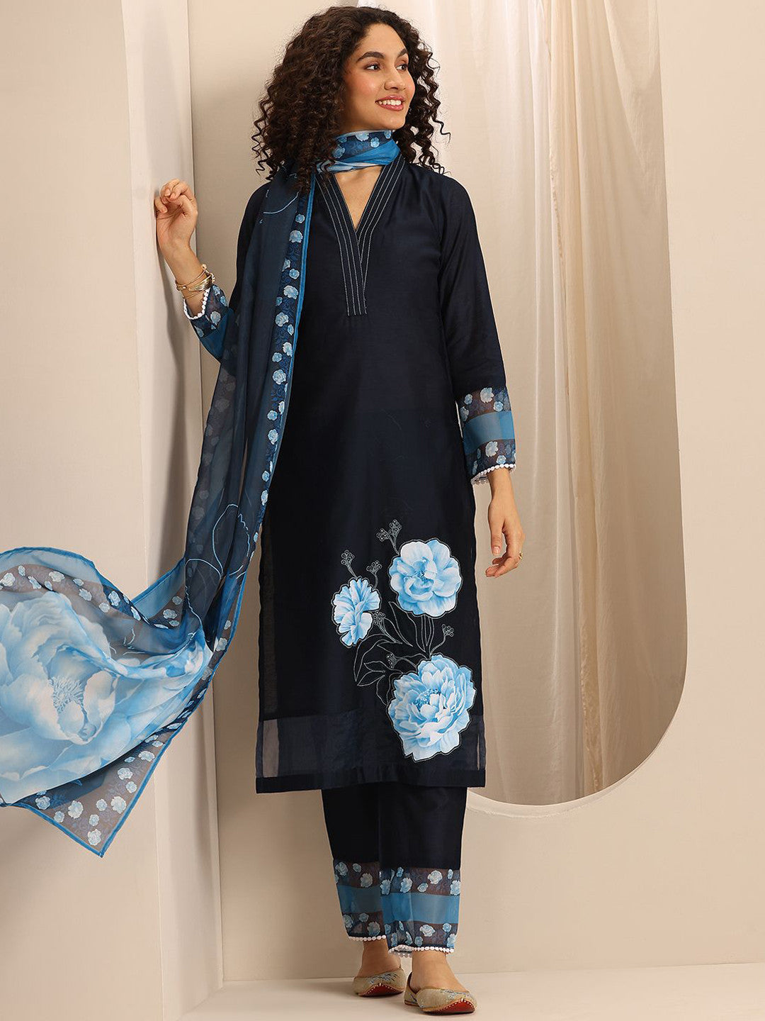 Floral Printed V-Neck Thread Work Straight Kurta With Trousers & Dupatta