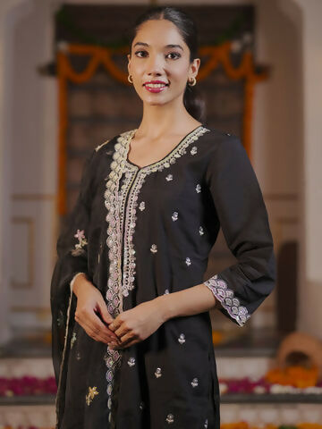 Women's Black Straight Embroidered Kurta Trousers With Dupatta Set