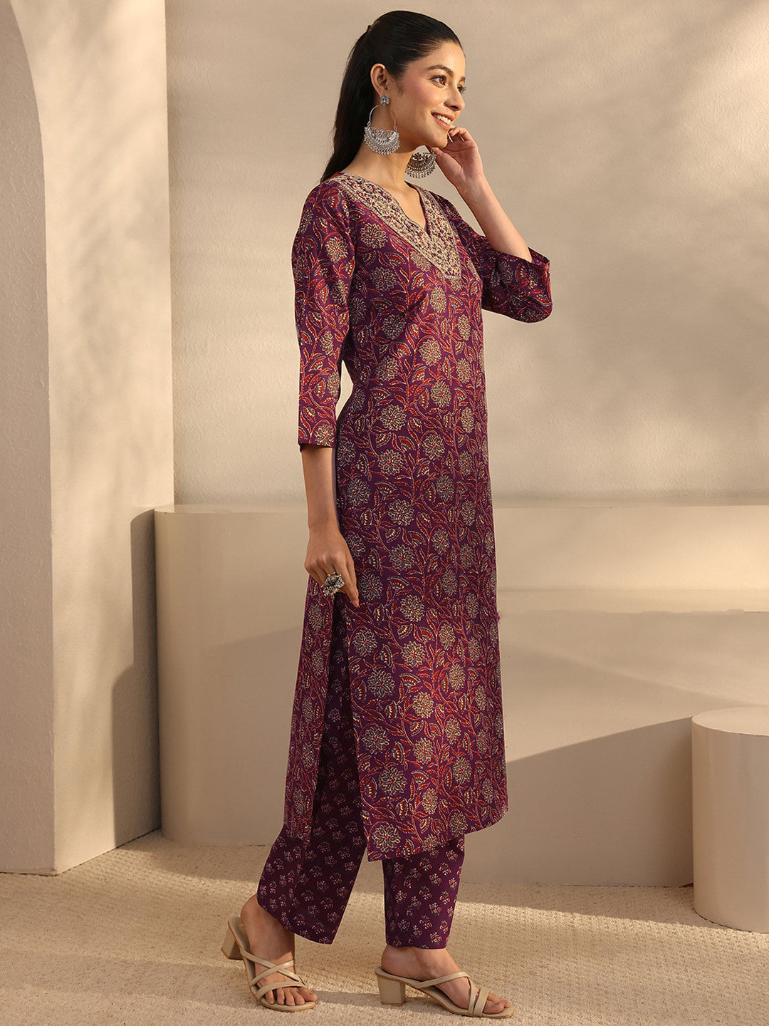 Women Floral Printed Regular Kurta with Trousers & With Dupatta
