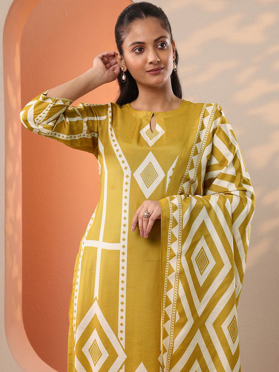 Ethnic Motifs Printed Straight Kurta With Trousers & Dupatta