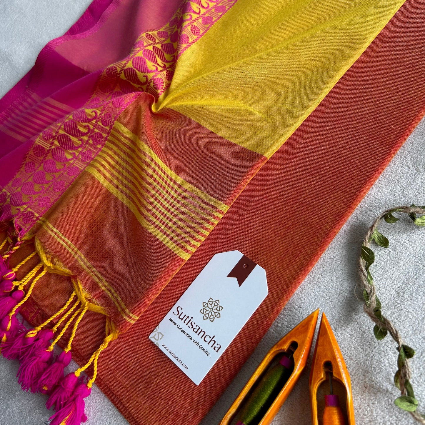 Dhiyona SS Sutisancha Classic Weave Bengal Cotton Saree