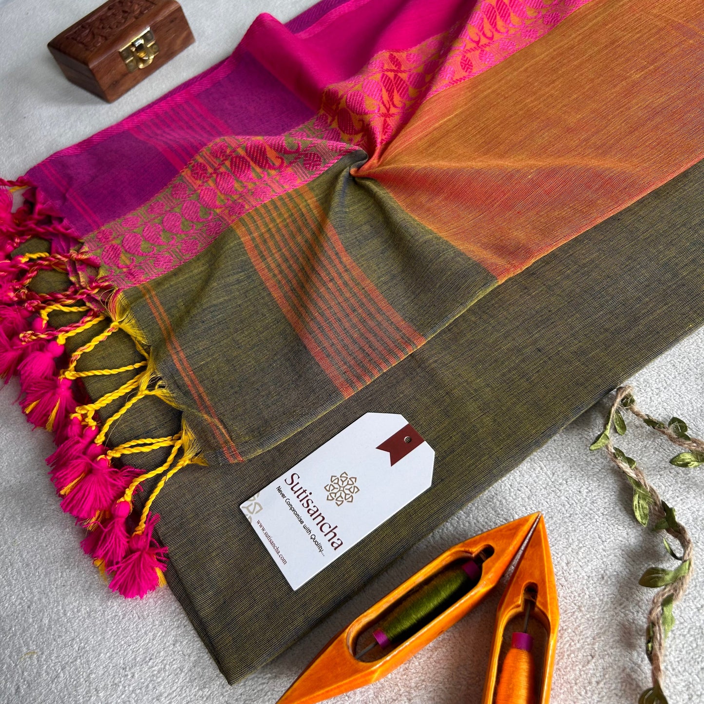 Dhiyona SS Sutisancha Classic Weave Bengal Cotton Saree