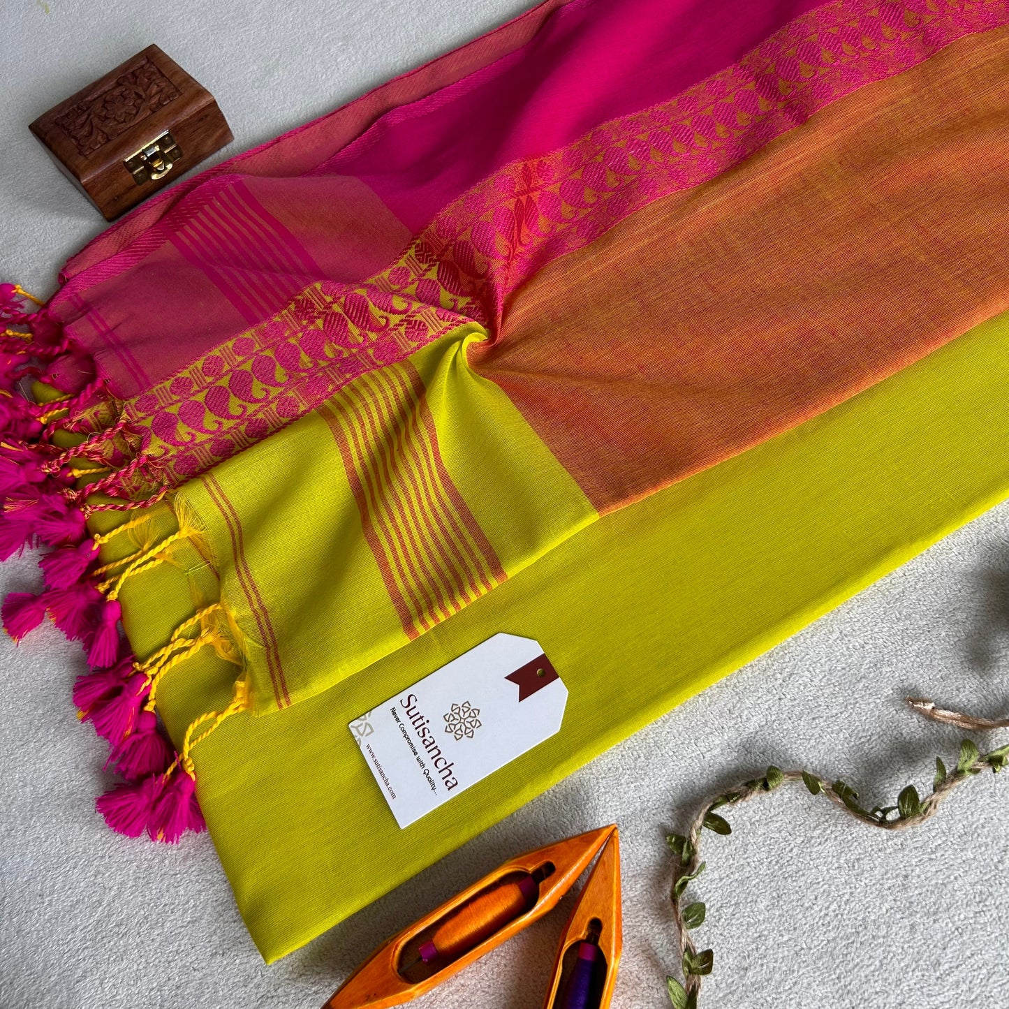 Dhiyona SS Sutisancha Classic Weave Bengal Cotton Saree