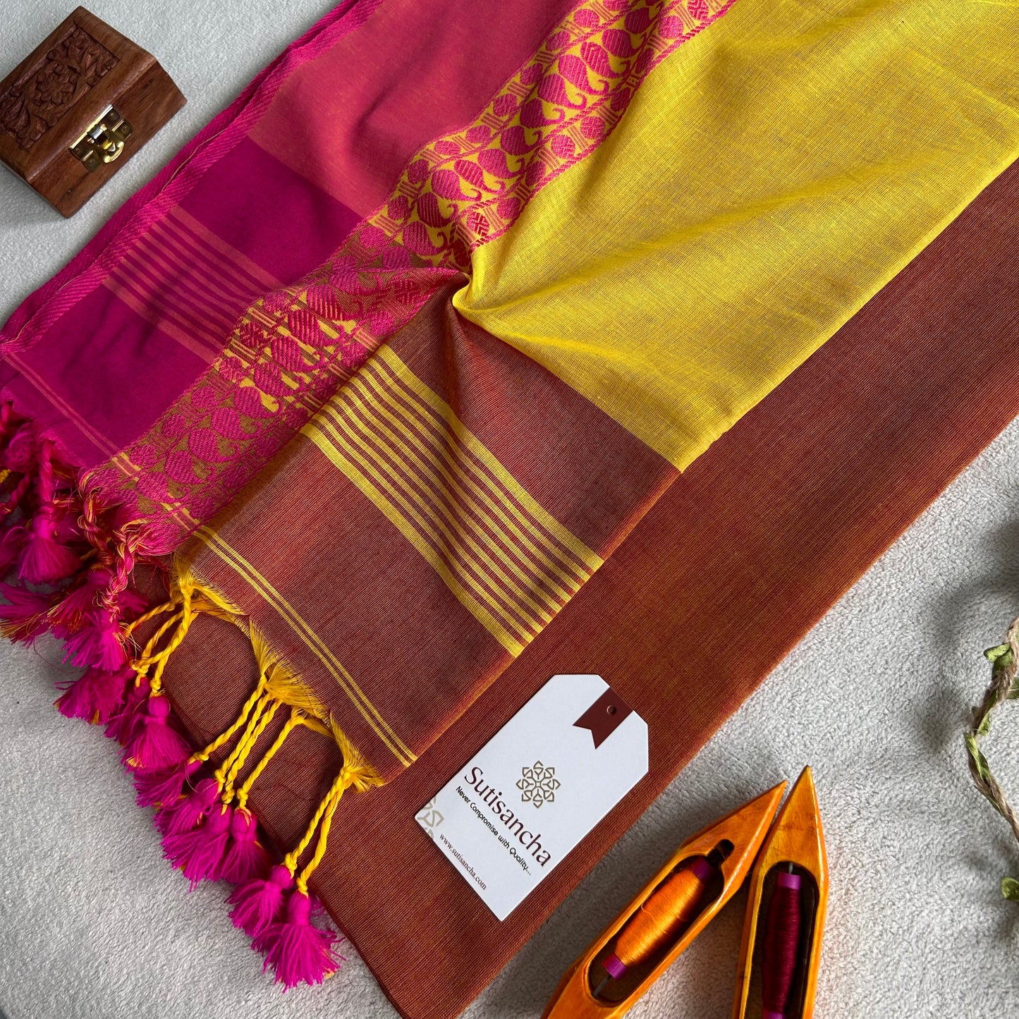 Dhiyona SS Sutisancha Classic Weave Bengal Cotton Saree