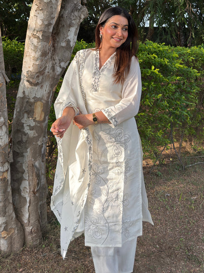 Dhiyona VV Kavya Silk Blend Embroidered Straight Kurta Set with Trousers & Dupatta