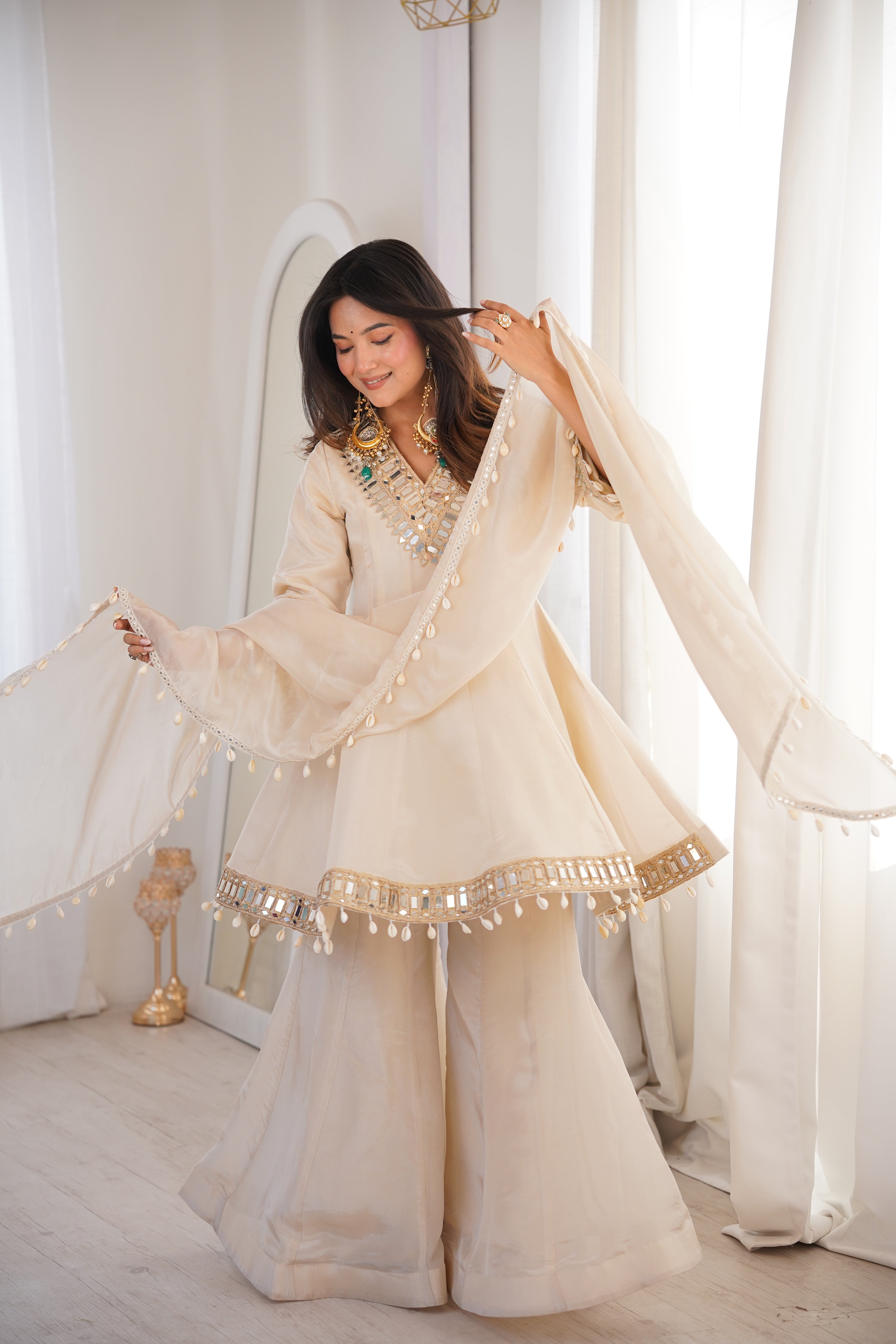 Dhiyona HH Zayrah Ivory Mirror Kalidaar Suit Set