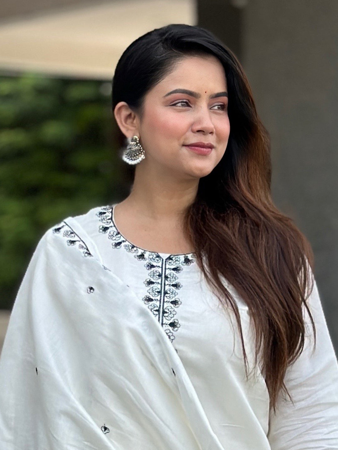 Dhiyona VV Shruta White Kurta and Pant Dupatta Sets Silk Blend Fabrics with Embroidery