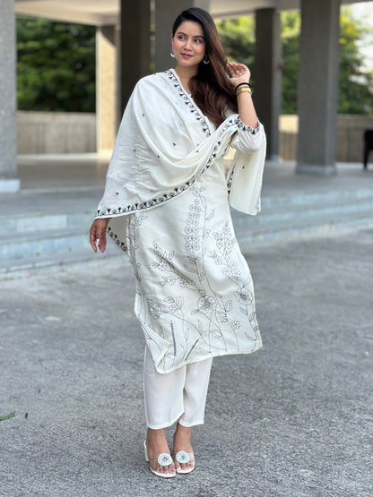 Dhiyona VV Shruta White Kurta and Pant Dupatta Sets Silk Blend Fabrics with Embroidery