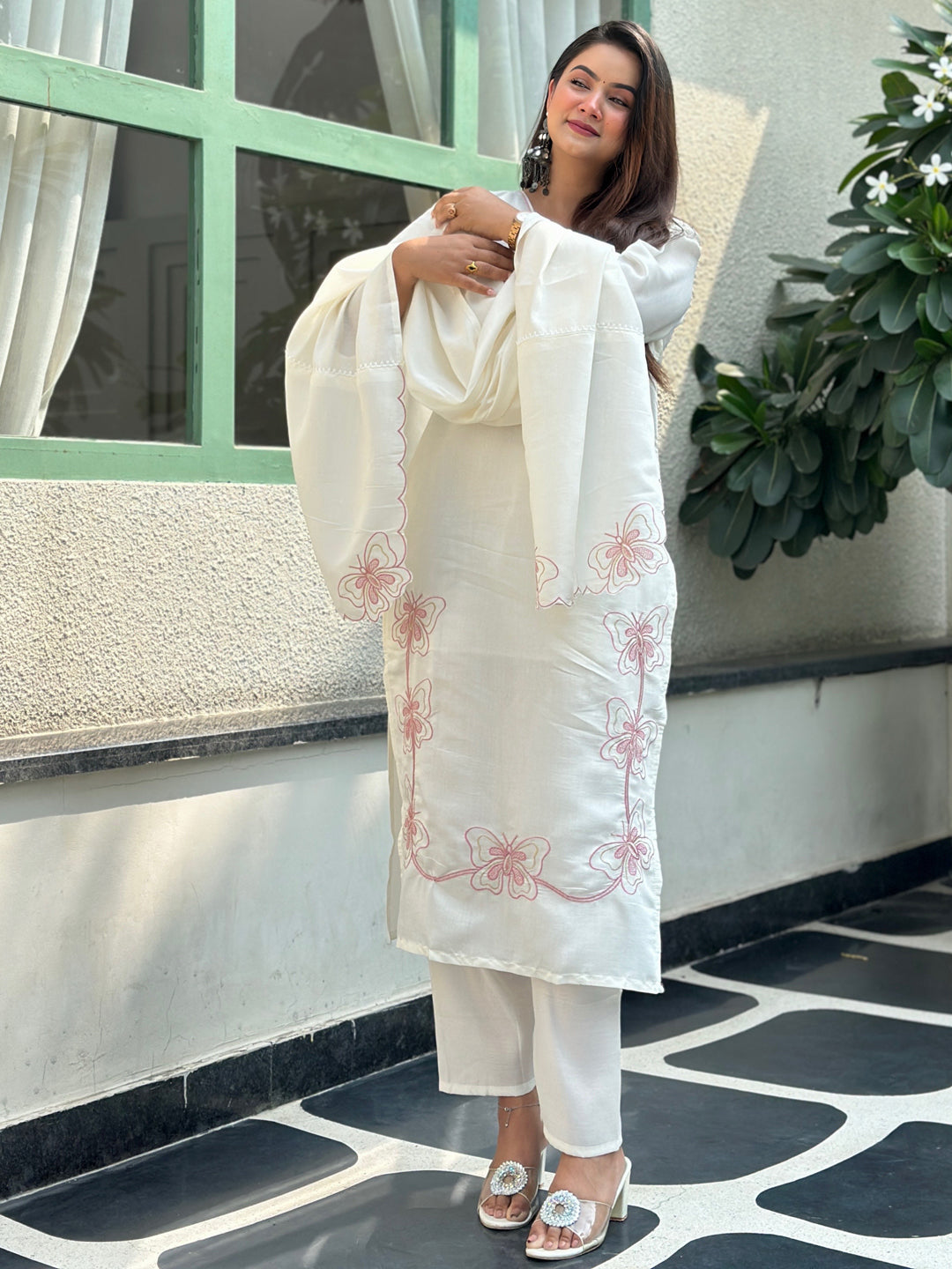 Dhiyona VV Leona White Embroidred Kurta Sets with Heavy thread Work Women Suits