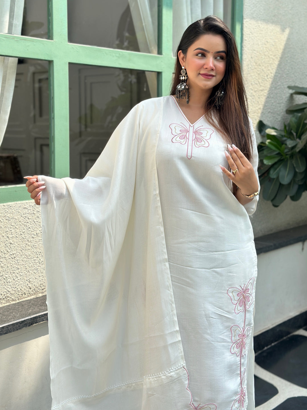 Dhiyona VV Leona White Embroidred Kurta Sets with Heavy thread Work Women Suits