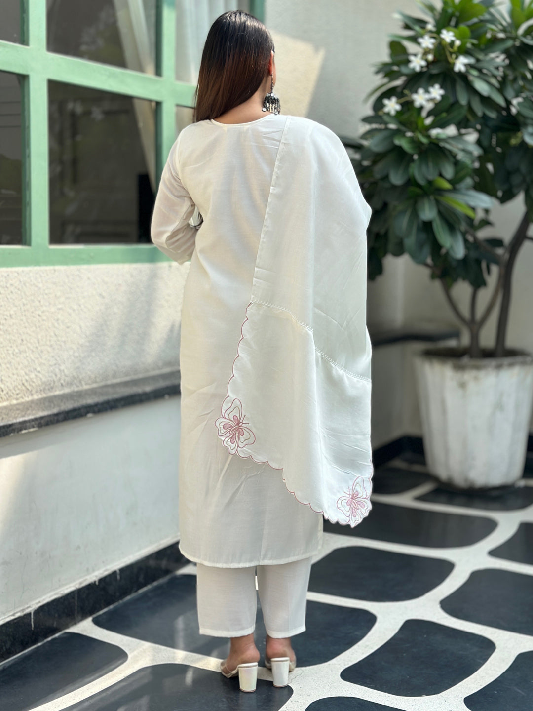Dhiyona VV Leona White Embroidred Kurta Sets with Heavy thread Work Women Suits
