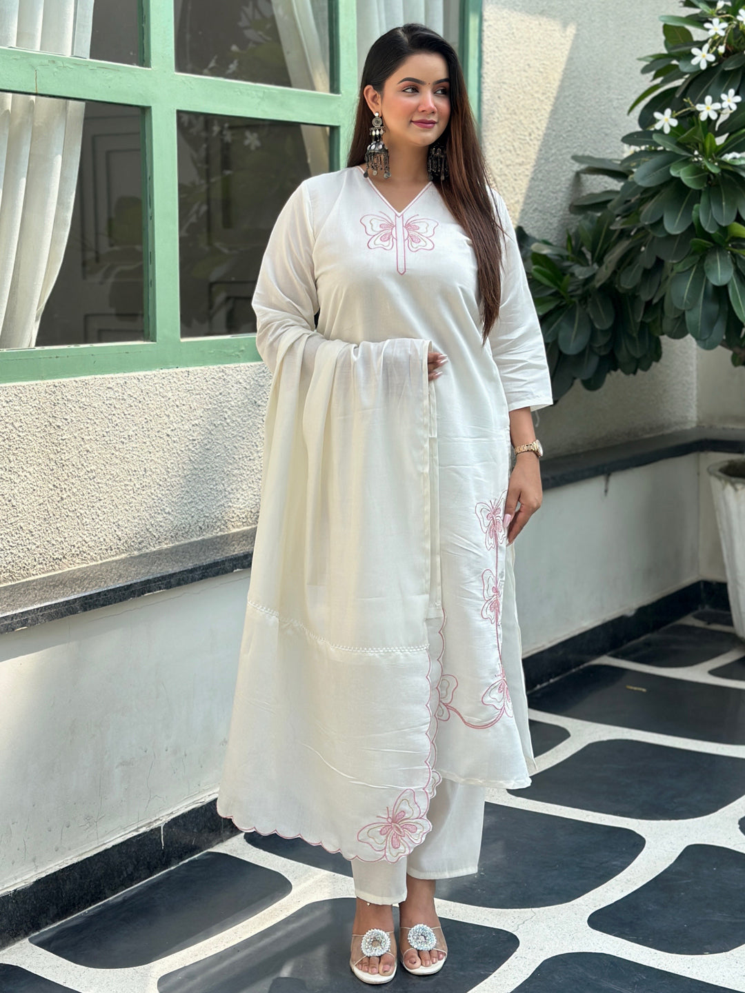 Dhiyona VV Leona White Embroidred Kurta Sets with Heavy thread Work Women Suits