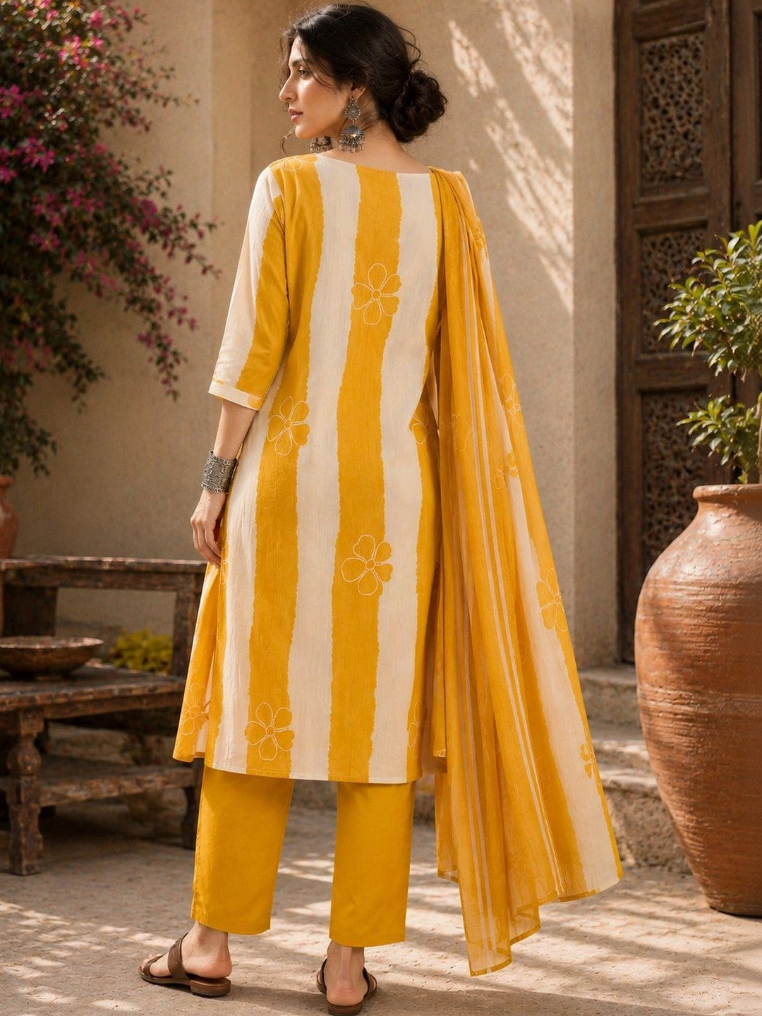 Women Floral Printed Regular Pure Cotton Kurta with Trousers & With Dupatta