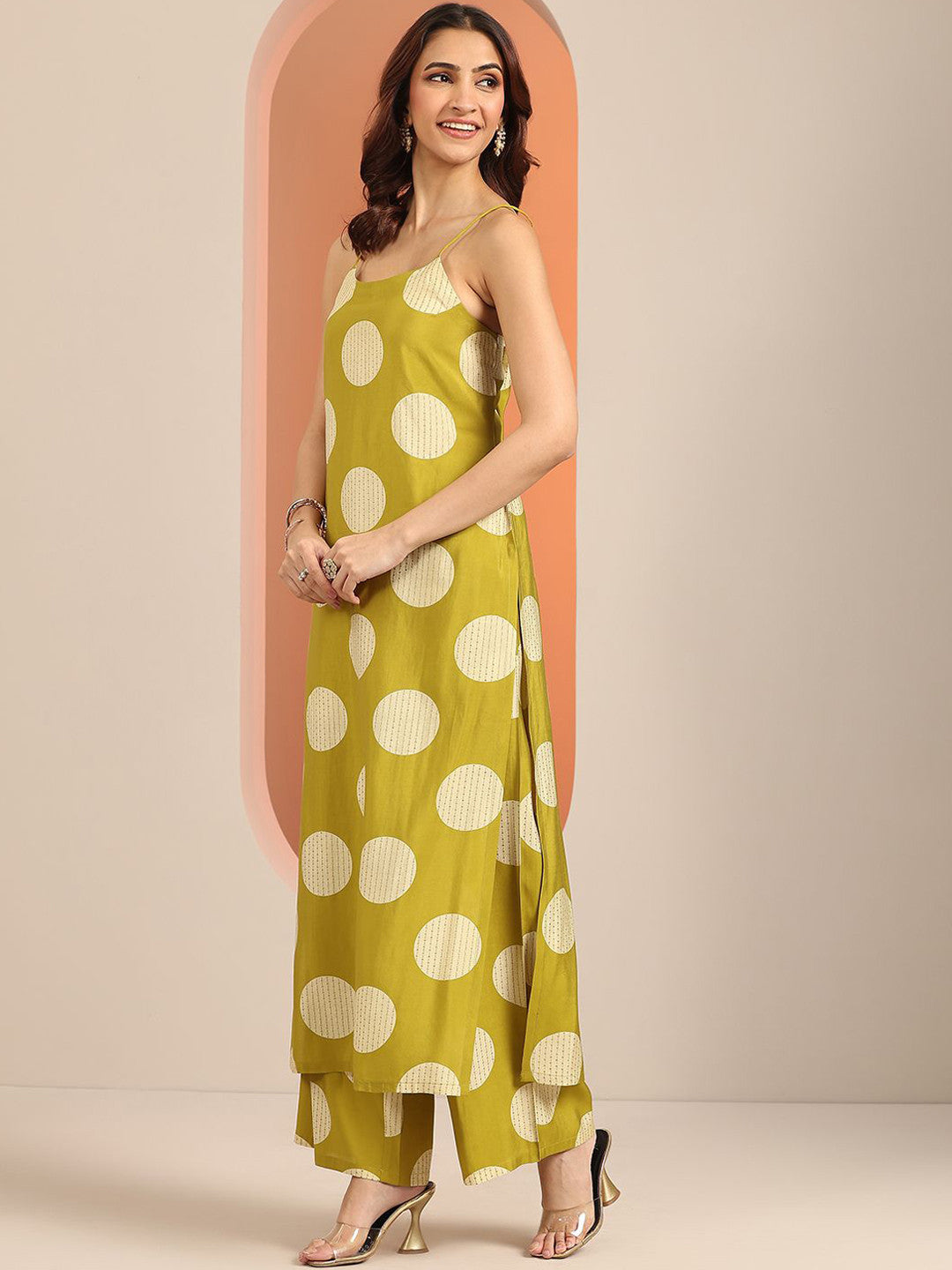 Women Geometric Printed Shoulder Straps Kurta with Palazzos