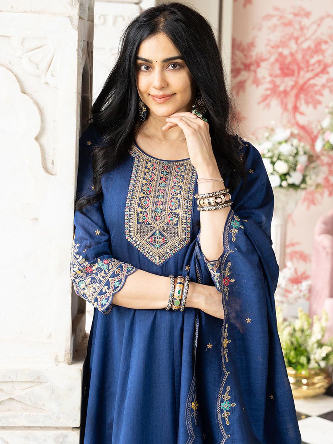 Dhiyona CH Women Floral Embroidered Zari Regular Kurta with Trousers & With Dupatta