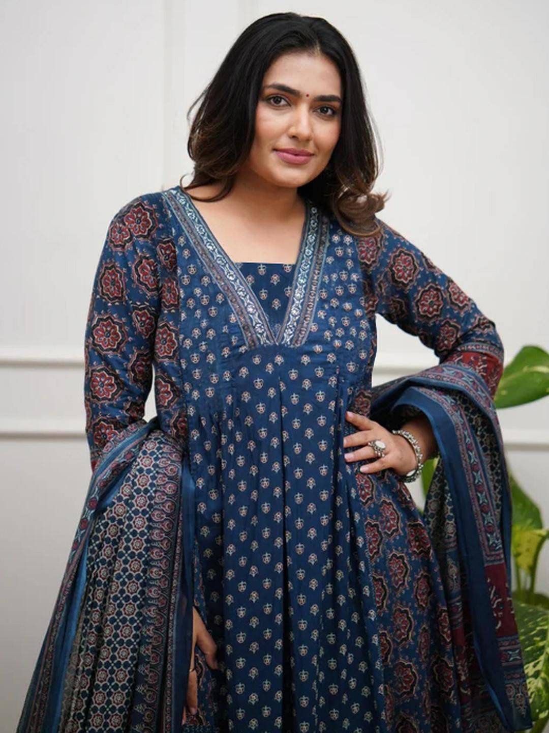 Dhiyona KL Women Blue Kurta Sets