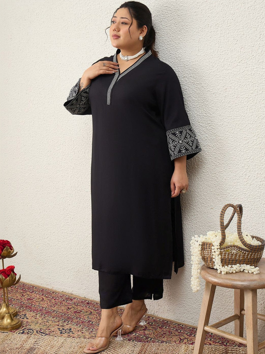 Plus Size Ethnic Motifs Embroidered Regular Thread Work Kurta with Trousers