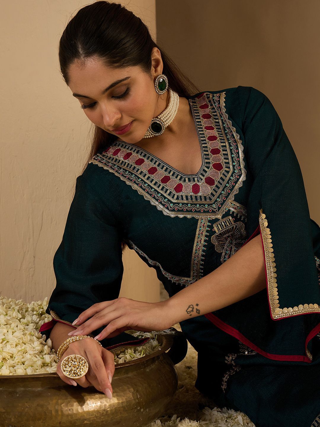 Dhiyona IE Embroidered Tunic With Trousers Co-Ords