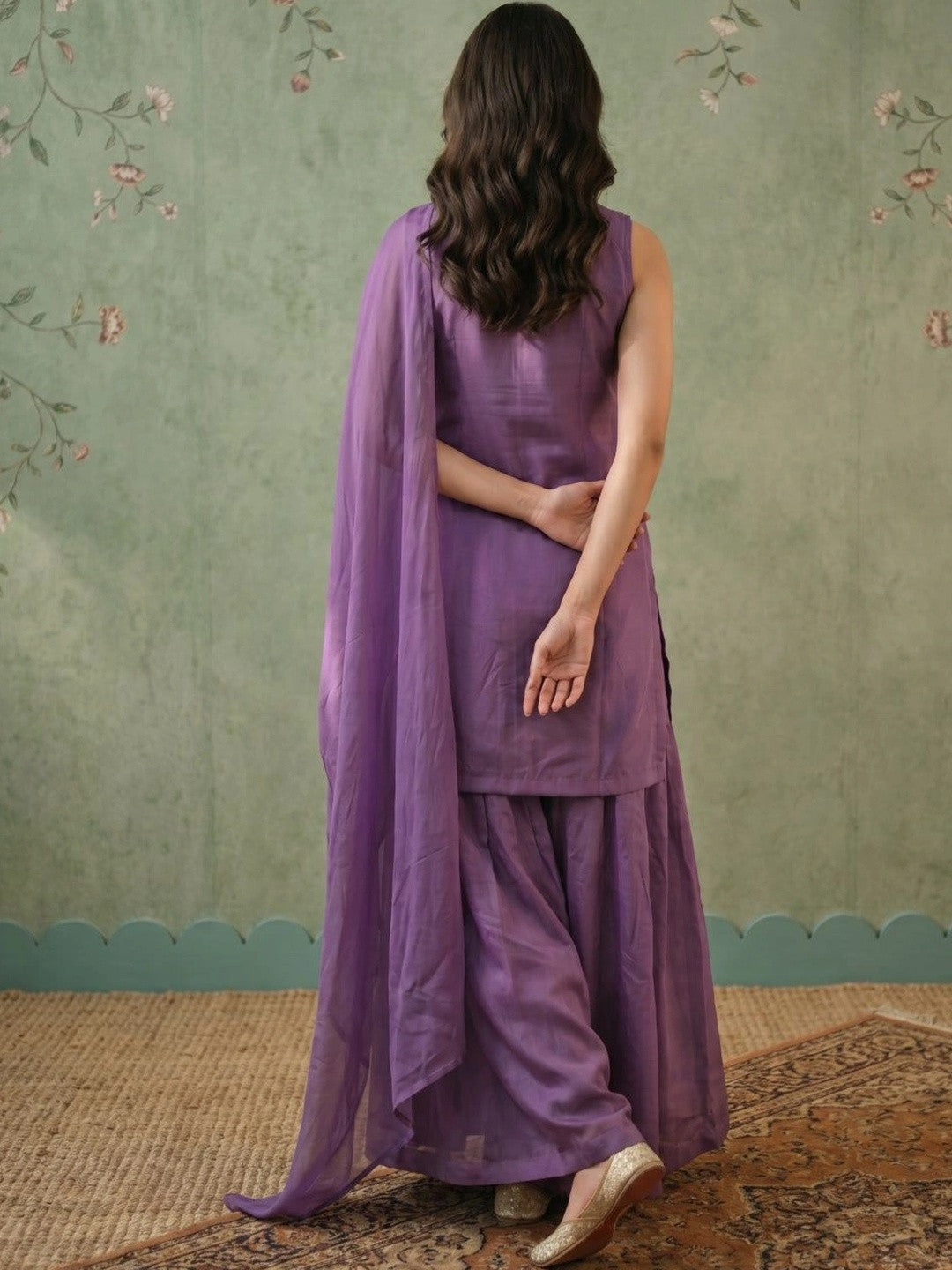Women Floral Embroidered Regular Kurta with Sharara & With Dupatta