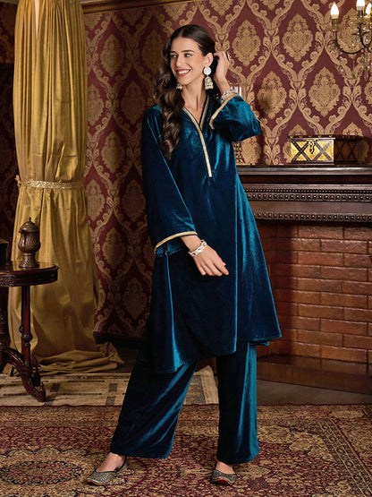 Dhiyona CH Women Regular Thread Work Velvet Kurta with Trousers